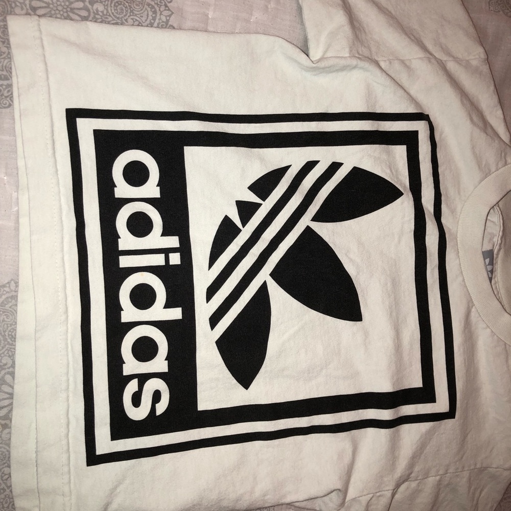 Adias crop top size xs color changing